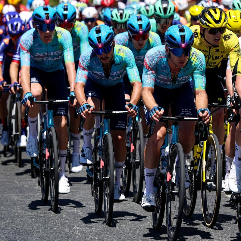 Tay đua XDS Astana thi đấu tại UCI WorldTour cùng công nghệ xe đạp thông minh Magene.